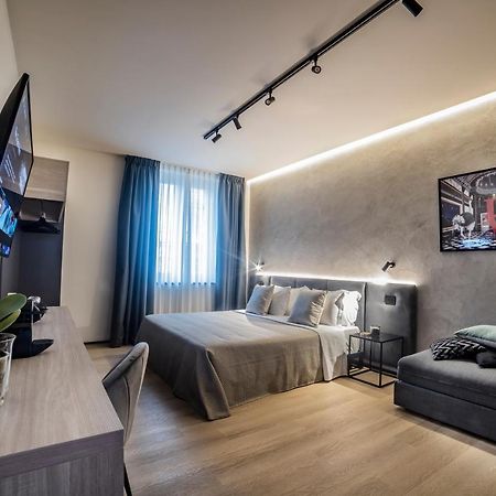 Corso 84 Luxury Suites เปสการา ภายนอก รูปภาพ