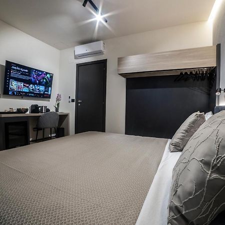 Corso 84 Luxury Suites เปสการา ภายนอก รูปภาพ