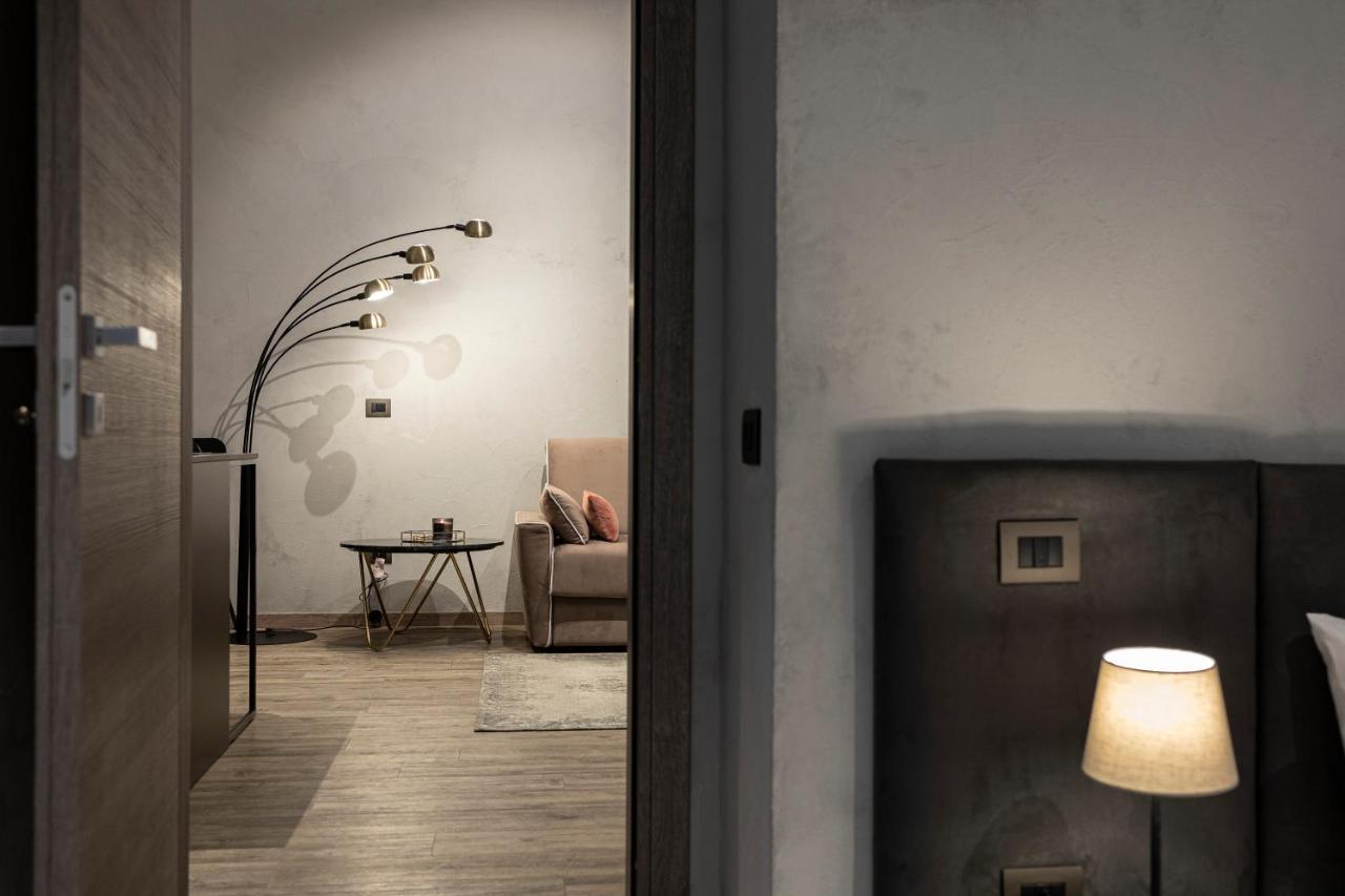 Corso 84 Luxury Suites เปสการา ภายนอก รูปภาพ
