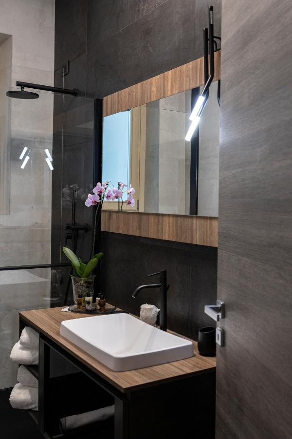 Corso 84 Luxury Suites เปสการา ภายนอก รูปภาพ