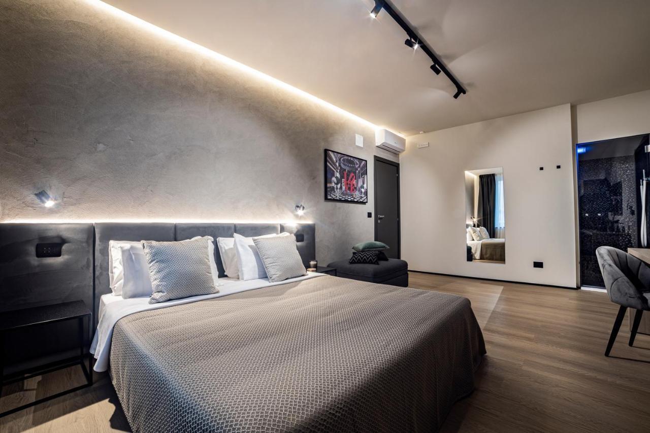 Corso 84 Luxury Suites เปสการา ภายนอก รูปภาพ