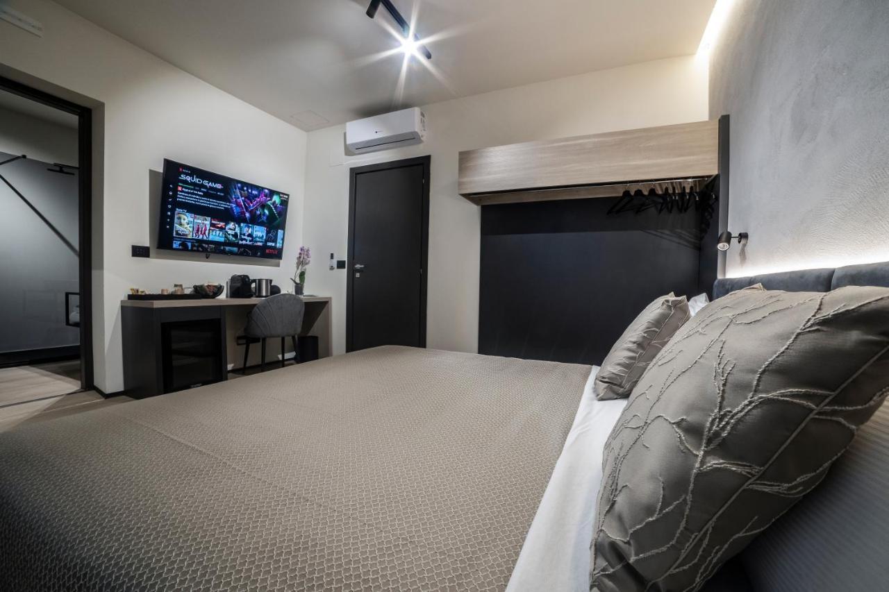 Corso 84 Luxury Suites เปสการา ภายนอก รูปภาพ